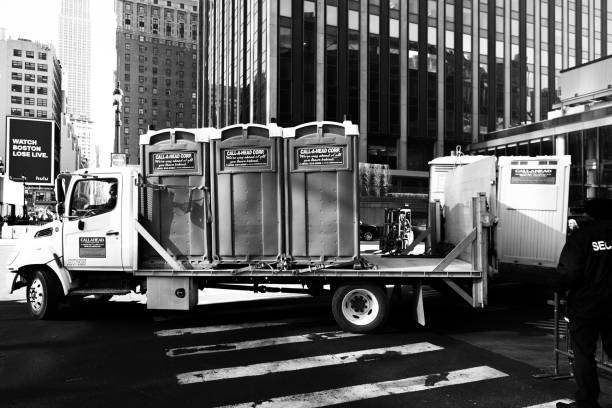 Porta potty delivery and setup in South Holland, IL